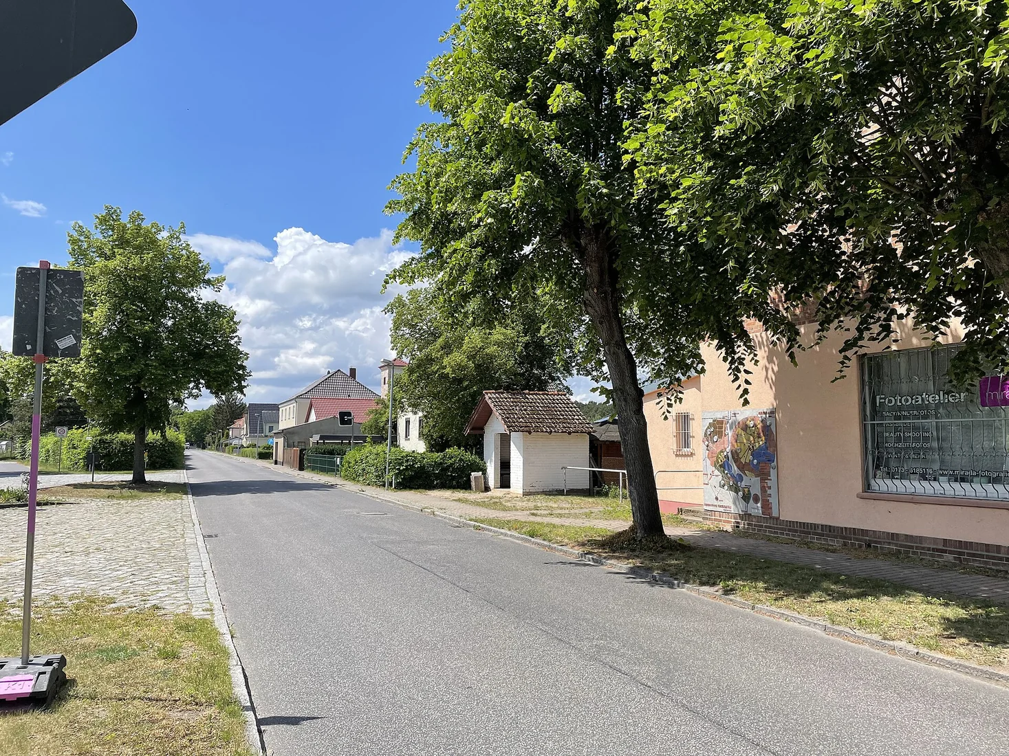 Dörfliches Straßenbild in Gussow, Gemeinde Heidesee